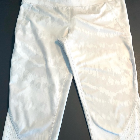 DSG white Leggins cropped, size medium - Picture 2 of 9